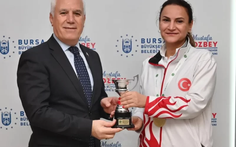 Başkan Bozbey dünya şampiyonu Dilek Yavaş’ı ağırladı