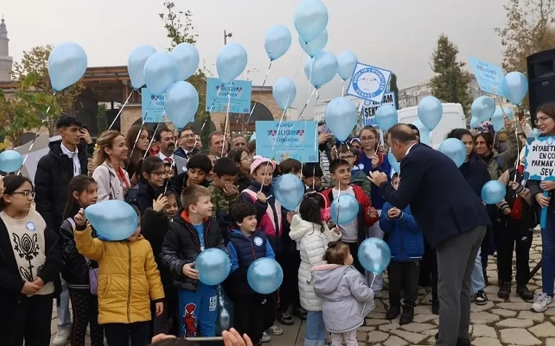 Bursa’da diyabete mavi balonlu farkındalık