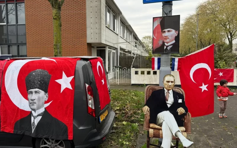 Hollanda’daki Atatürk Sokağı’nda Ata’ya özel anma