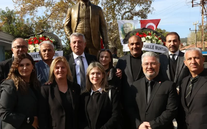 İzmir Güzelbahçe’ye Atatürk’ün yeni heykeli dikildi