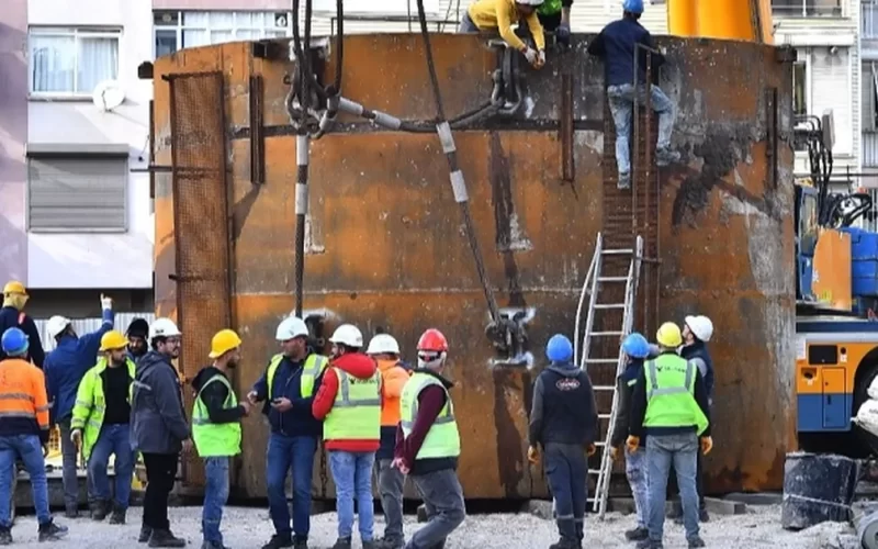 İzmir’de dev makine yeni rotası için taşınacak