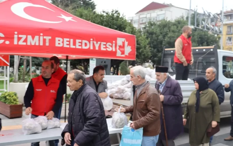 Kocaeli İzmit’te halka ücretsiz istiridye mantarı