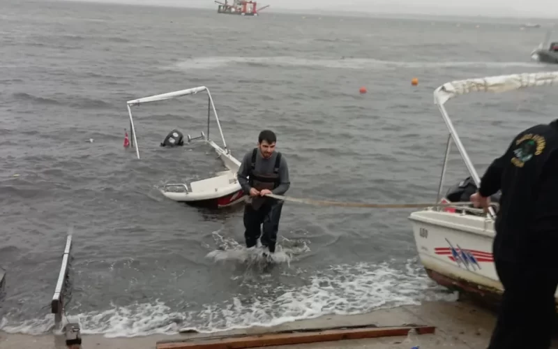 Kocaeli’de batan tekneler kıyıya çıkarıldı!