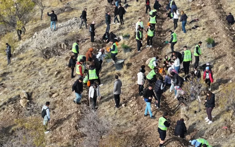 Konya’da üniversiteli gençler ‘geleceğe nefes’ oldular