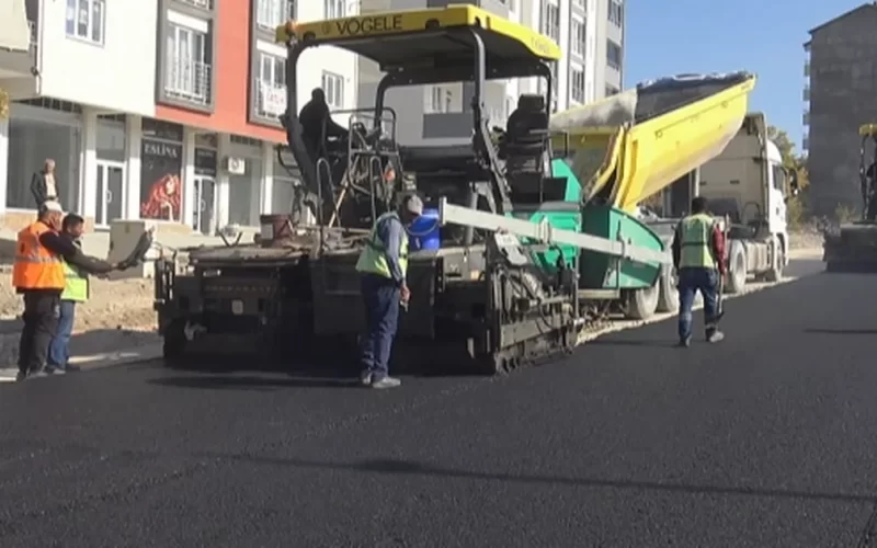 Malatya Büyükşehir’den 16 metre genişliğindeki yola bakım