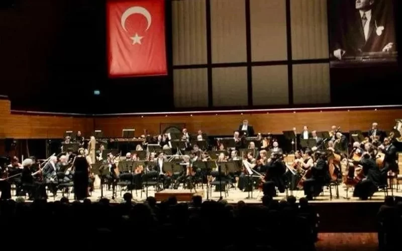 Uludağ İçecek’ten İzmir’de “Bir Ulus Uyanıyor” resitali